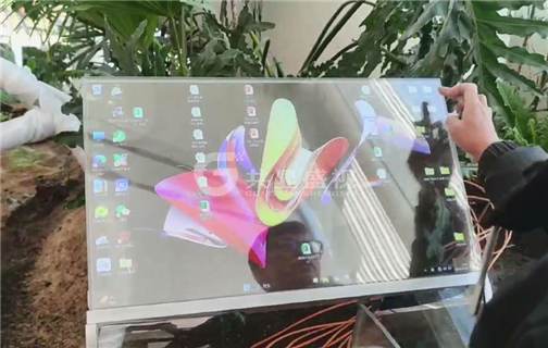 上海太古里华为旗舰店（30寸OLED透明互动查询屏）应用案例